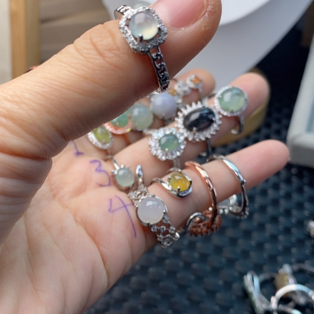 今***点翡翠未镶嵌戒指缅甸