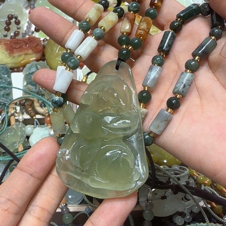 蛇纹石玉未镶嵌吊坠