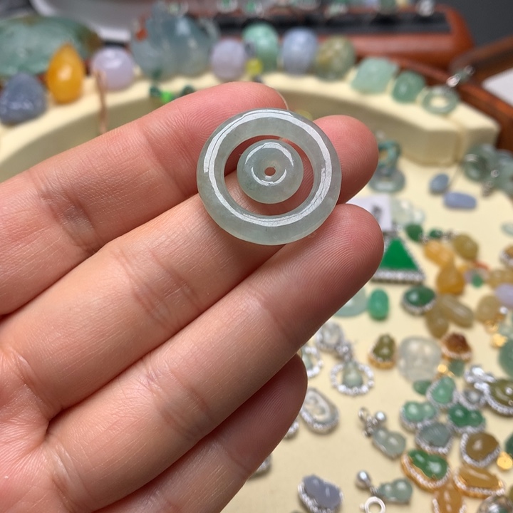 翡翠颈饰未镶嵌翡翠子母扣