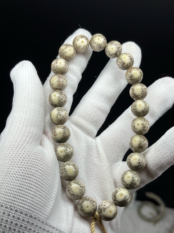 石玉料冰糖单凤眼跑道一线天留白11x11圆珠，原生态星月菩提，