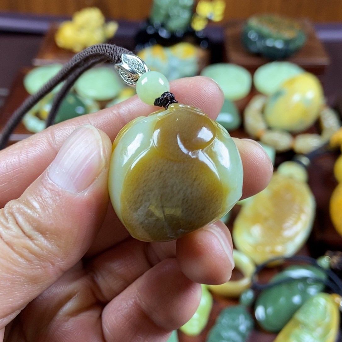 岫岩老玉（透闪石质玉）未镶嵌珠宝奇石