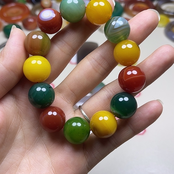 用***8玛瑙/玉髓未镶嵌颈饰