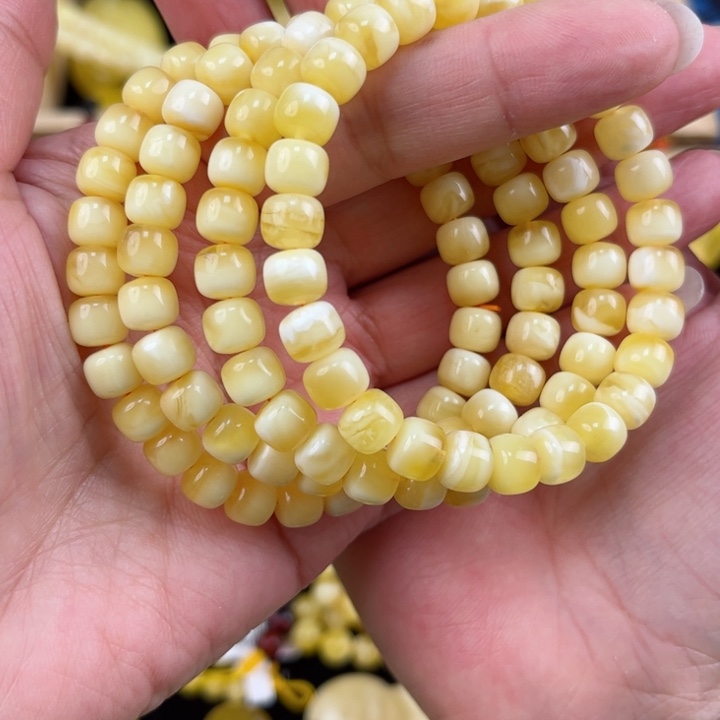 琥珀珠宝奇石未镶嵌琥珀，多样性发其一