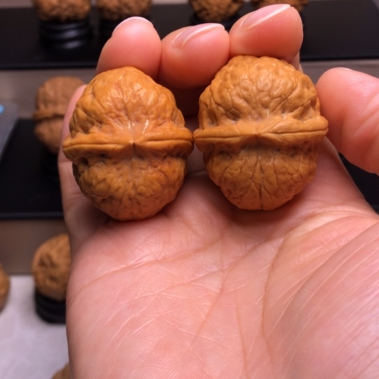 文玩核桃把件粗筋钢蛋31