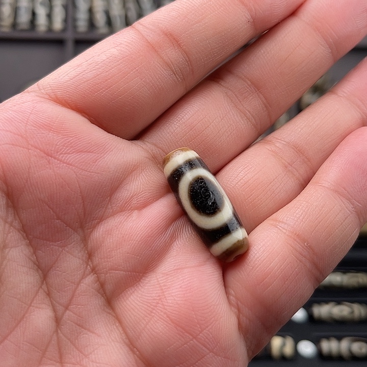 玛瑙/玉髓颈饰未镶嵌ん**某上肯台珠玛瑙条纹