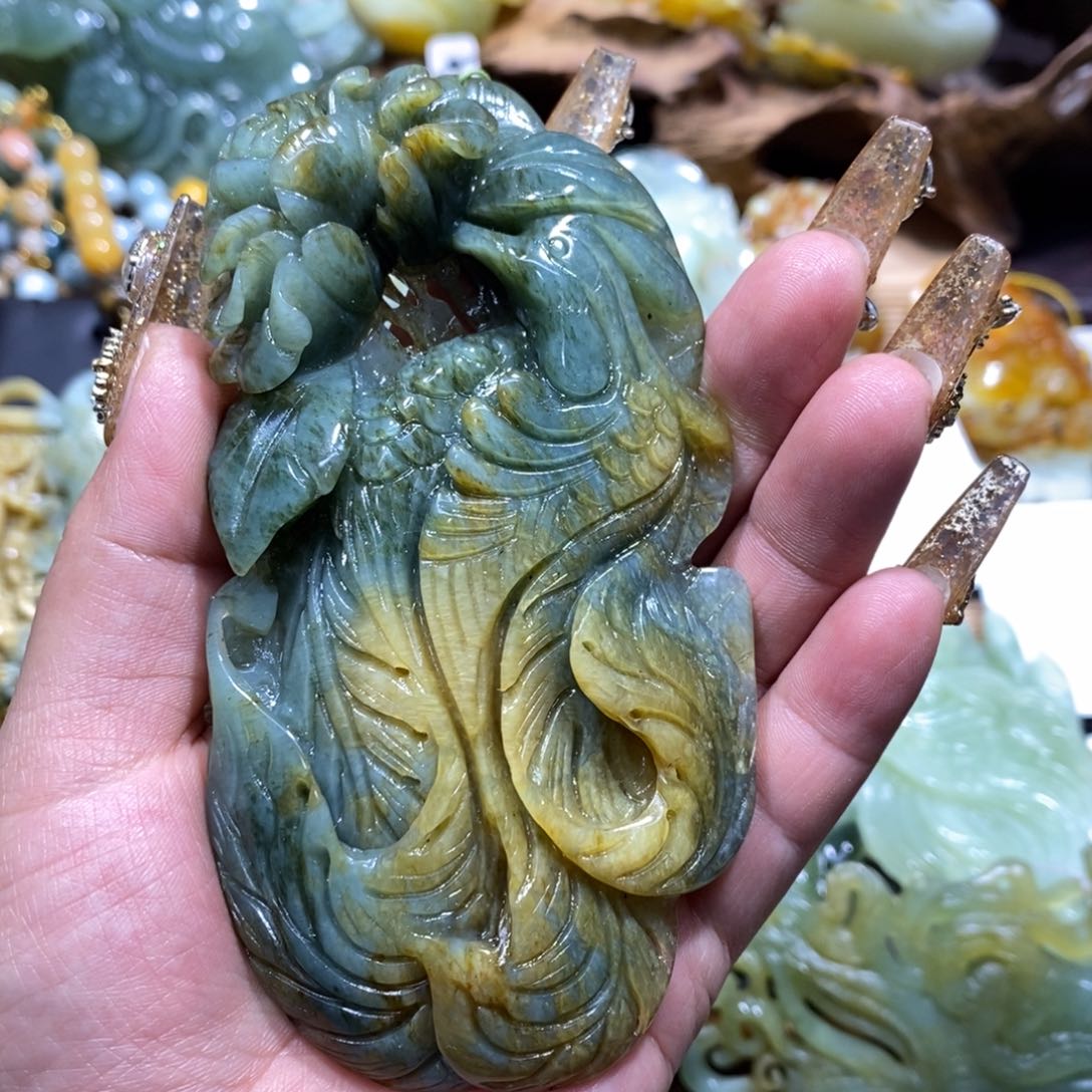 蛇纹石玉颈饰未镶嵌