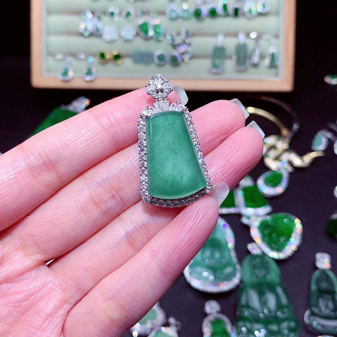 【闪购商品】翡翠吊坠(不含链)未镶嵌