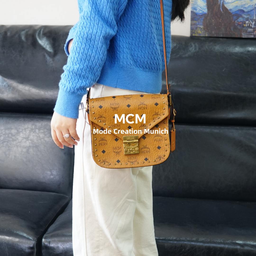 95新 MCM 干邑色铆钉马蹄包/F3SD11716046/6046