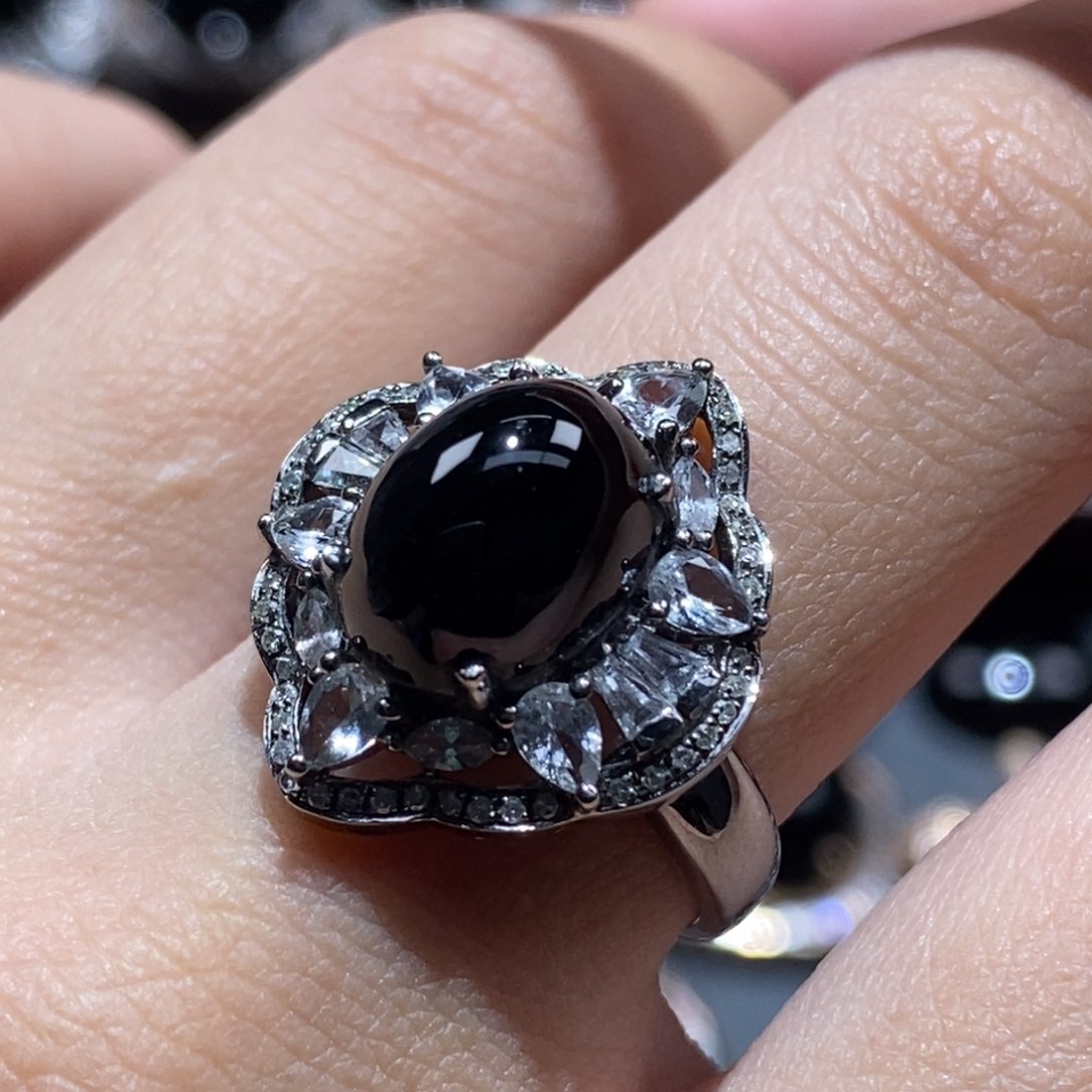 18K金镶嵌戒指翡翠