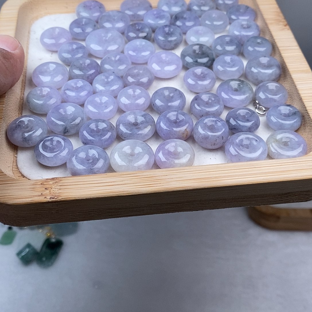 翡翠颈饰未镶嵌平安扣