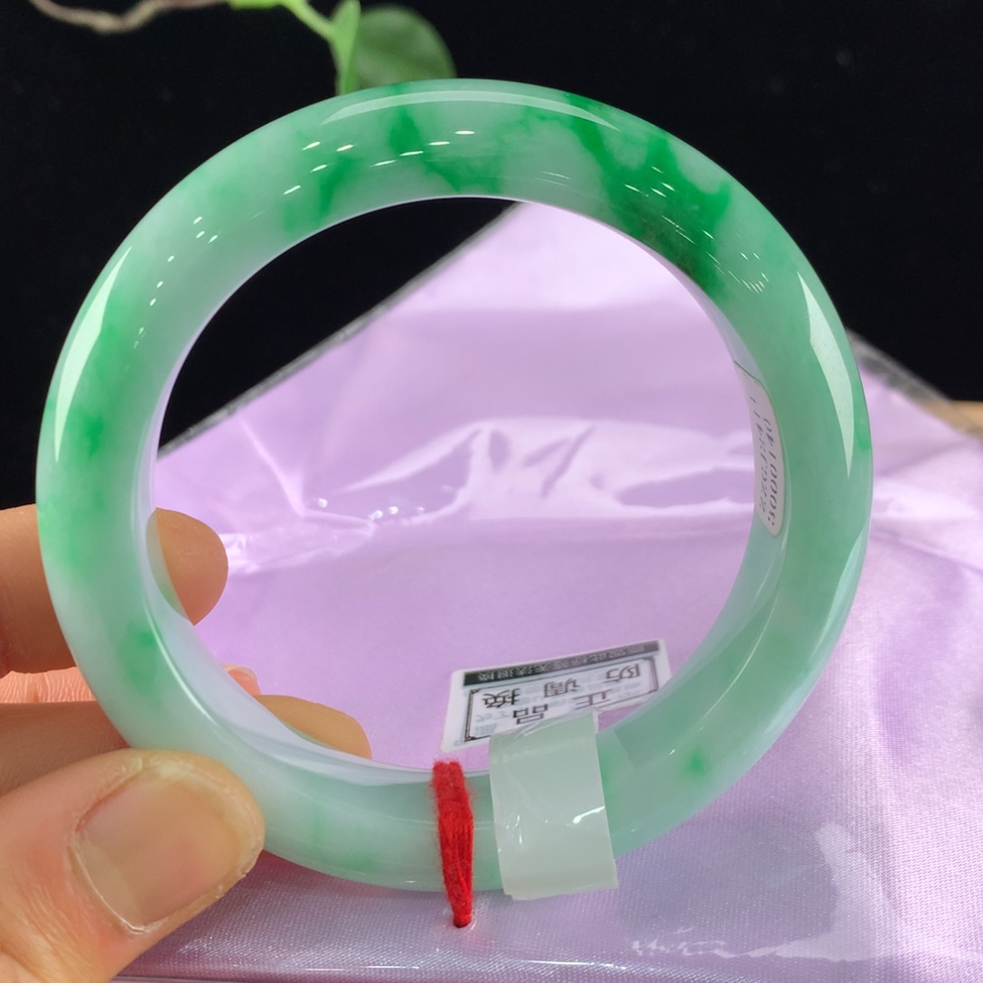 翡翠手镯未镶嵌莹*总价52000。-0140