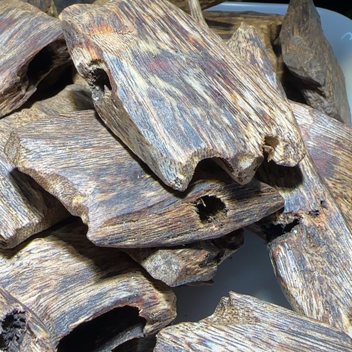 沉香手把件海南老白棋块料100克