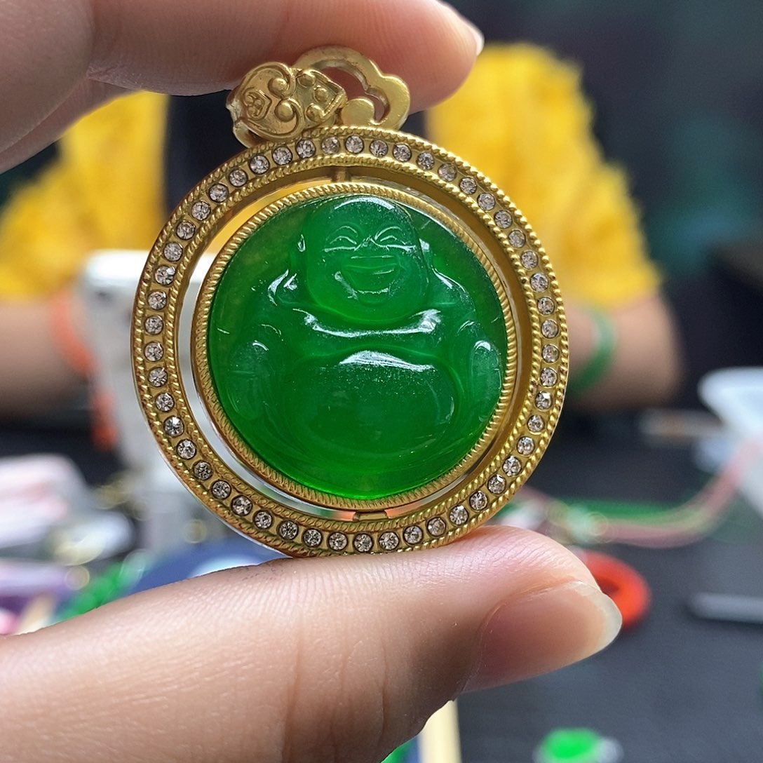 翡翠未镶嵌颈饰佛