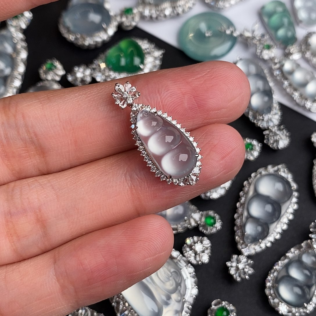 翡翠18K金镶嵌颈饰