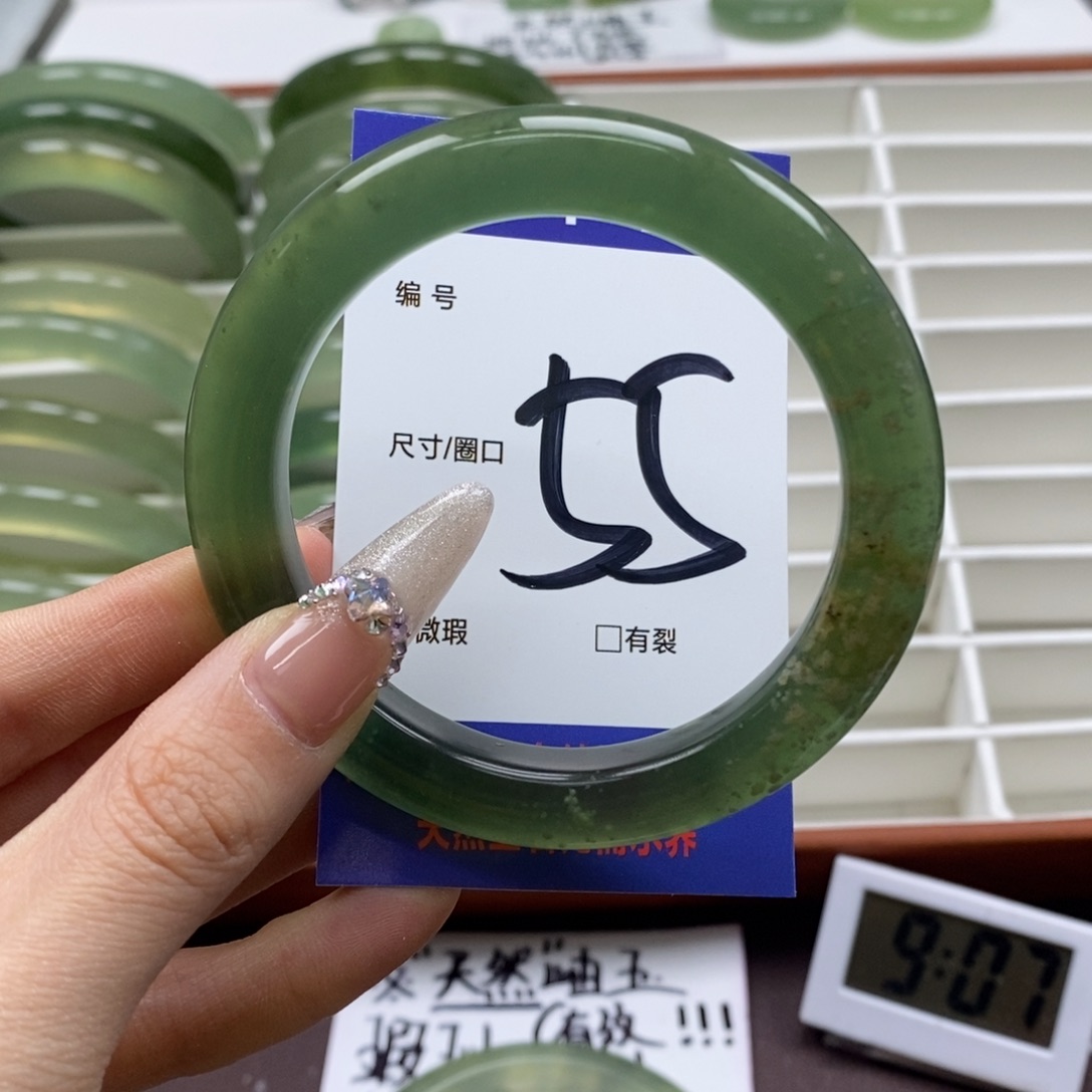 蛇纹石玉手镯未镶嵌