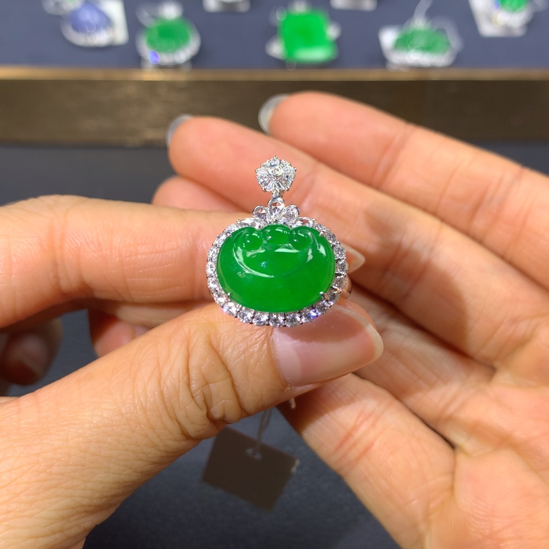 翡翠戒指18K金镶嵌翡翠