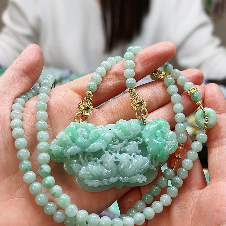 翡翠颈饰未镶嵌吊坠