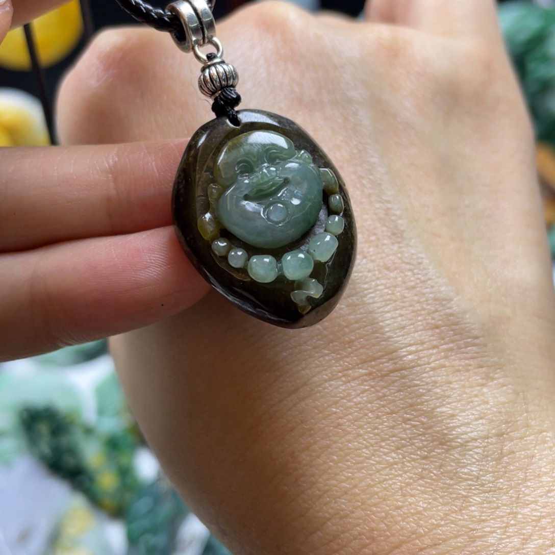 翡翠颈饰未镶嵌牌子