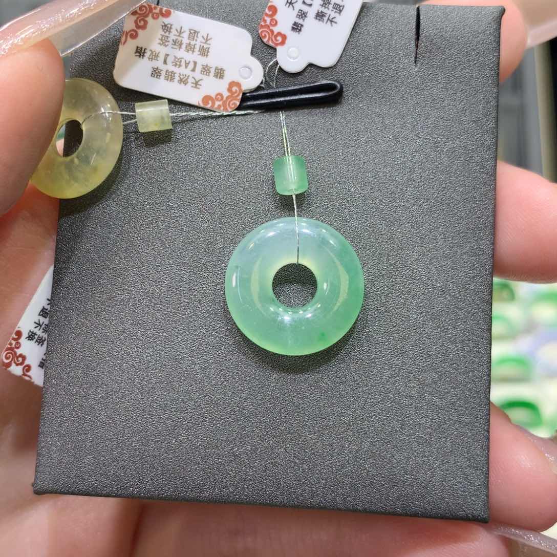 翡翠戒指未镶嵌甜甜圈