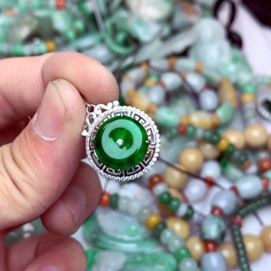 翡翠吊坠(不含链)未镶嵌