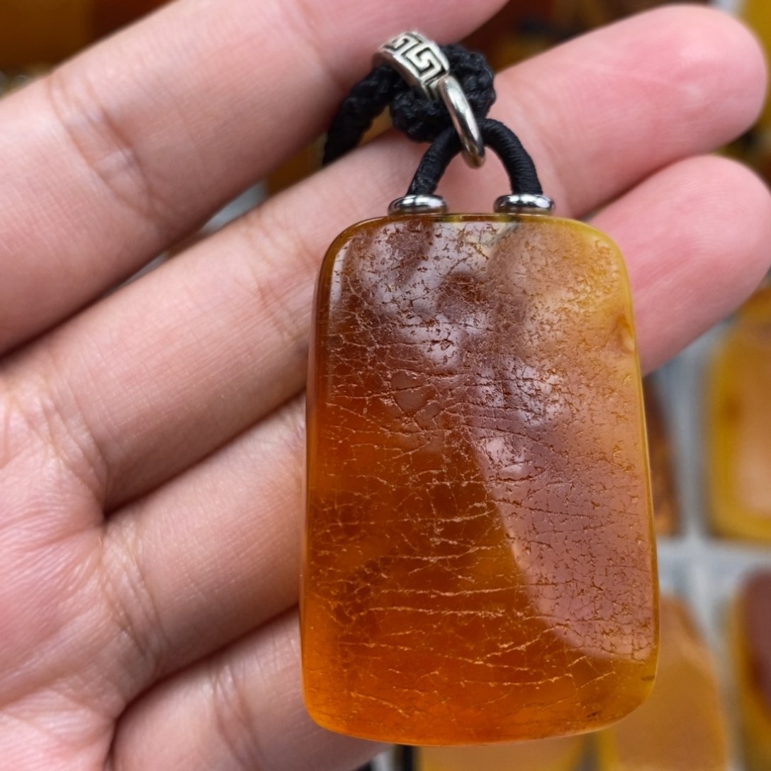 琥珀吊坠(赠链)未镶嵌