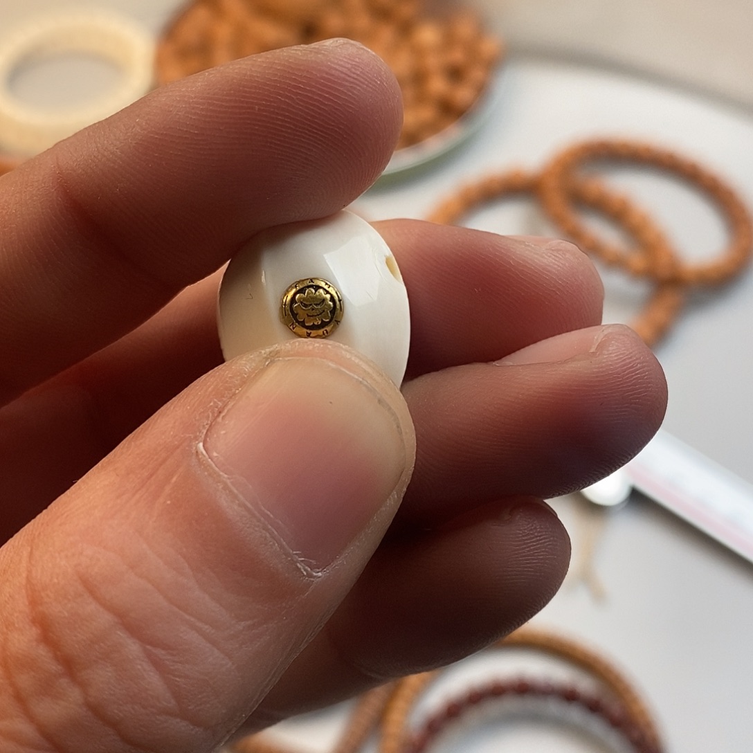 呼***嘿吊坠猴头核桃金标镶嵌链接