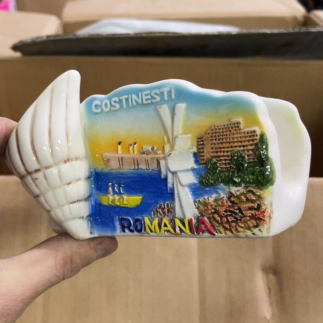 摆件    磕碰。封釉。