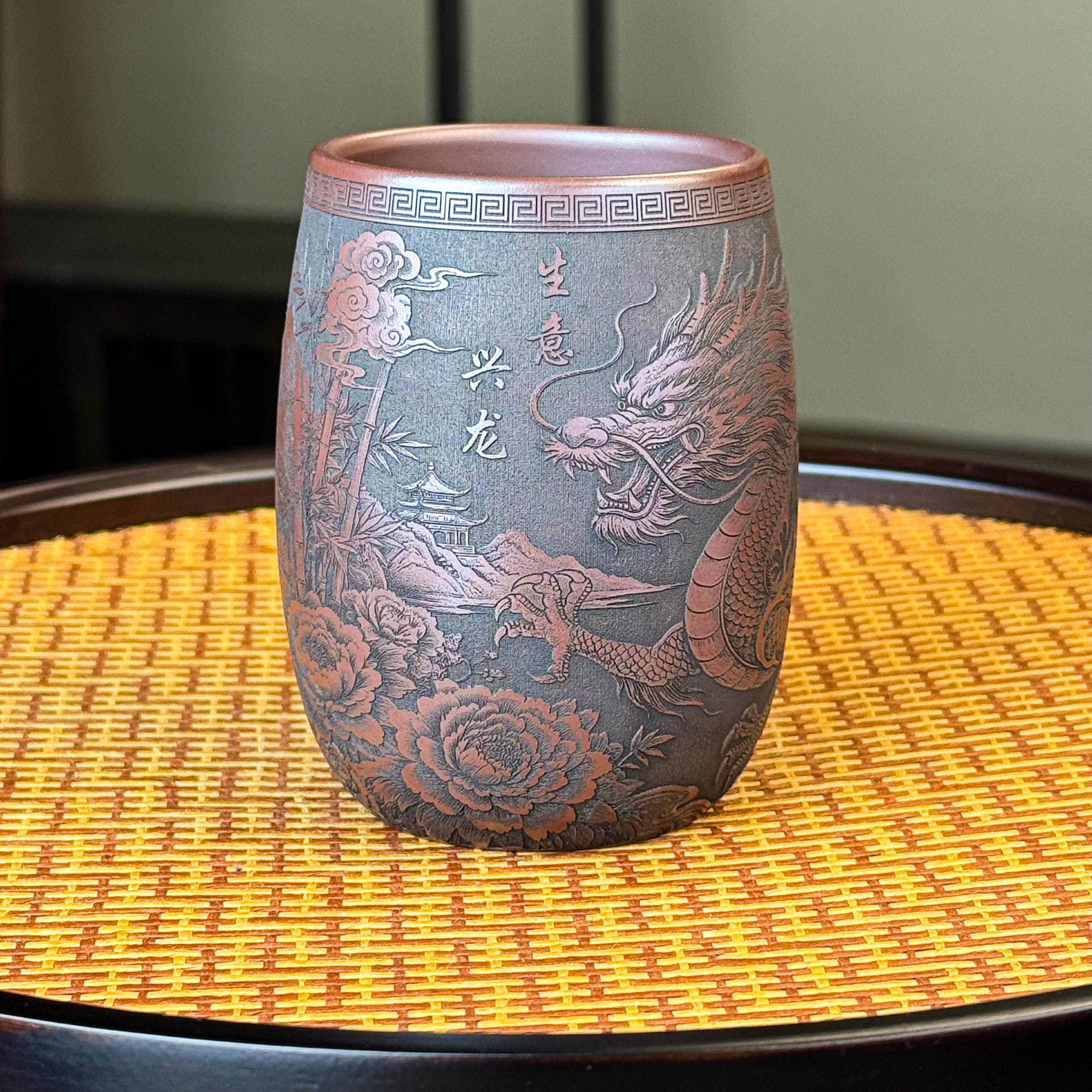  宜兴全手工紫砂 刻绘紫砂杯原矿石红泥料生意兴龙主人杯品茗杯