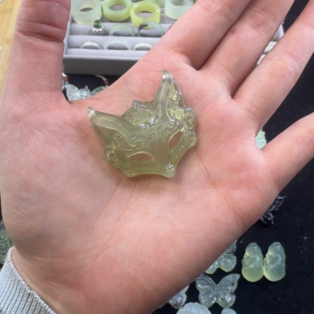 我***芯蛇纹石玉合金颈饰