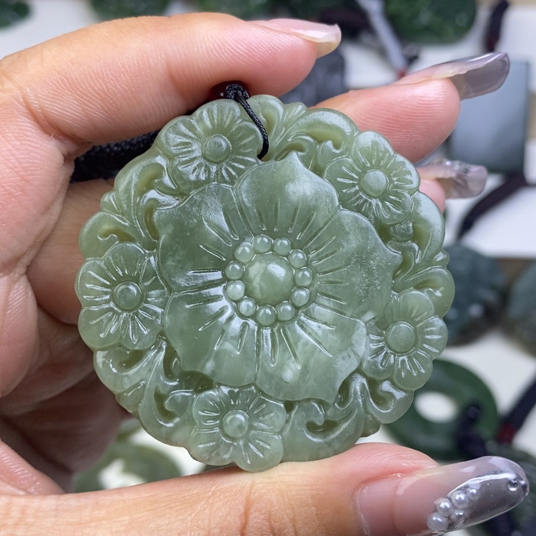 和田玉吊坠未镶嵌