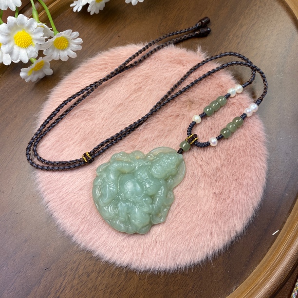 岫玉黄财神雕刻男女同款时尚大气挂件玉佩