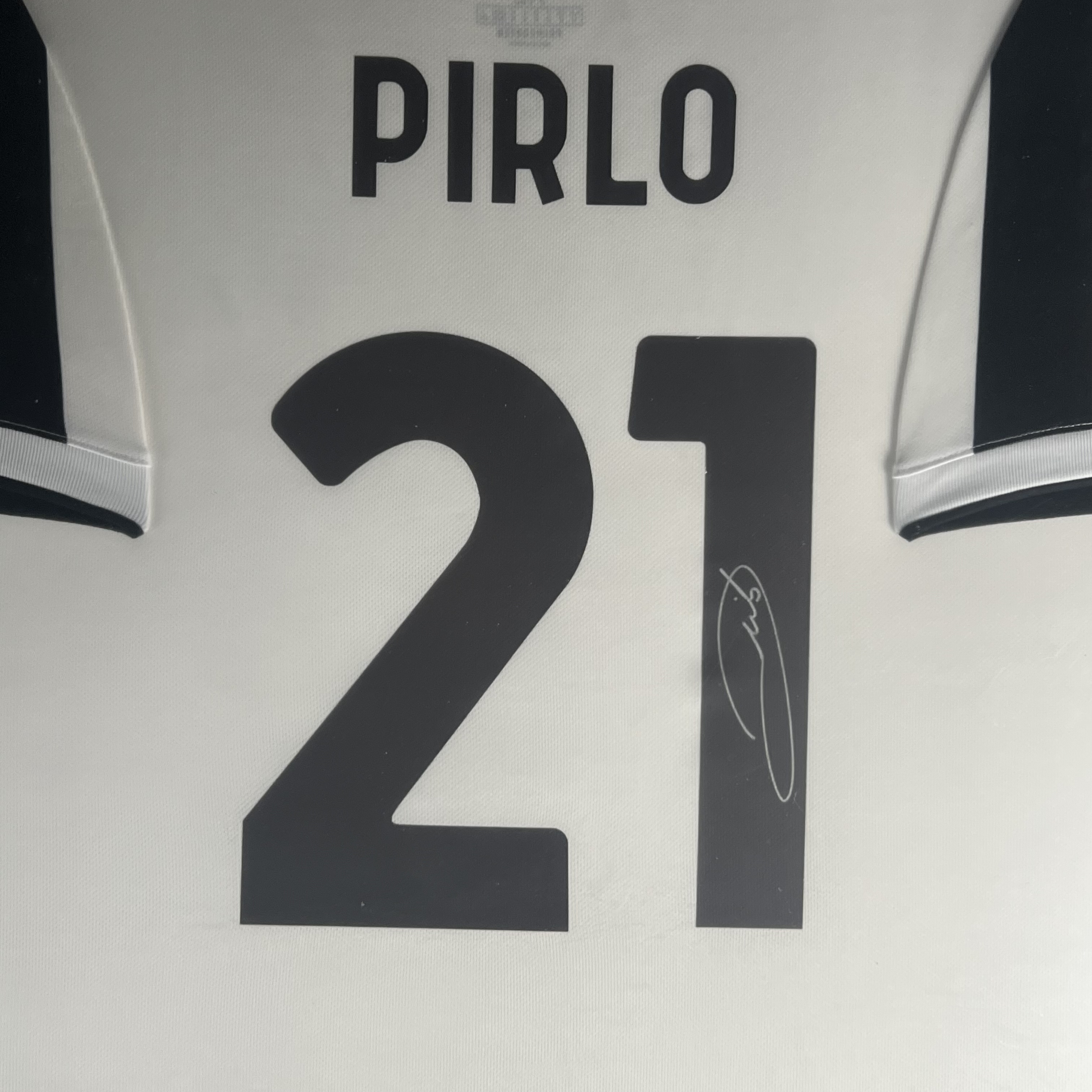 皮尔洛亲签尤文sw礼盒款xjwhb【铭人堂亲签足球直播专属链接】