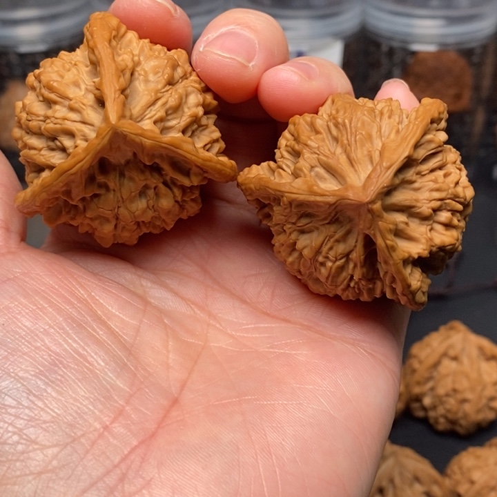 文玩核桃吊坠一**北官帽奔