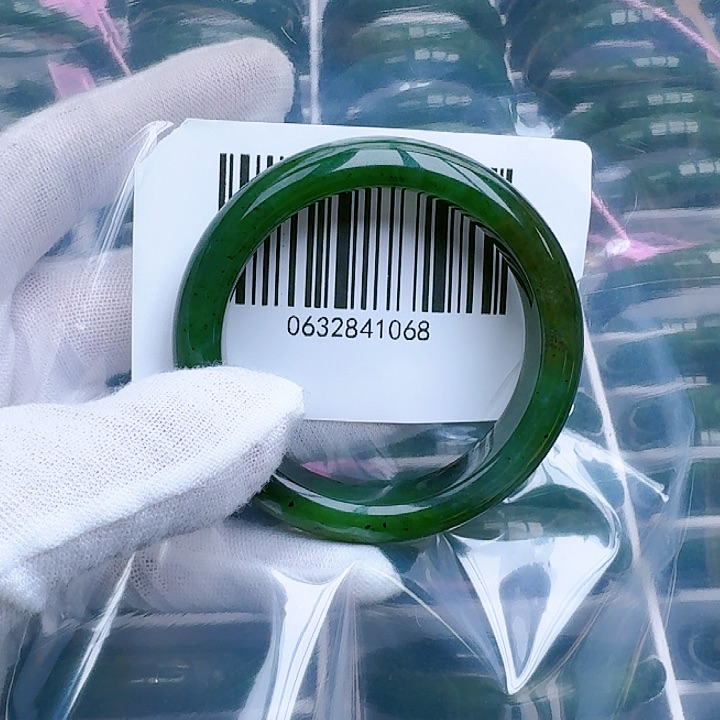 和田玉（碧玉）手镯未镶嵌包容5051