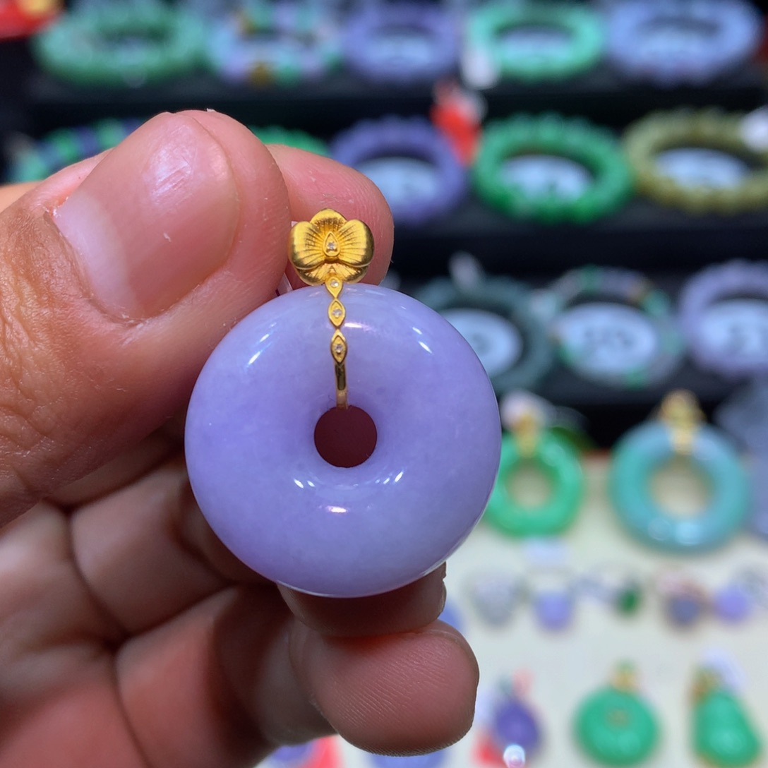 翡翠18K金镶嵌颈饰