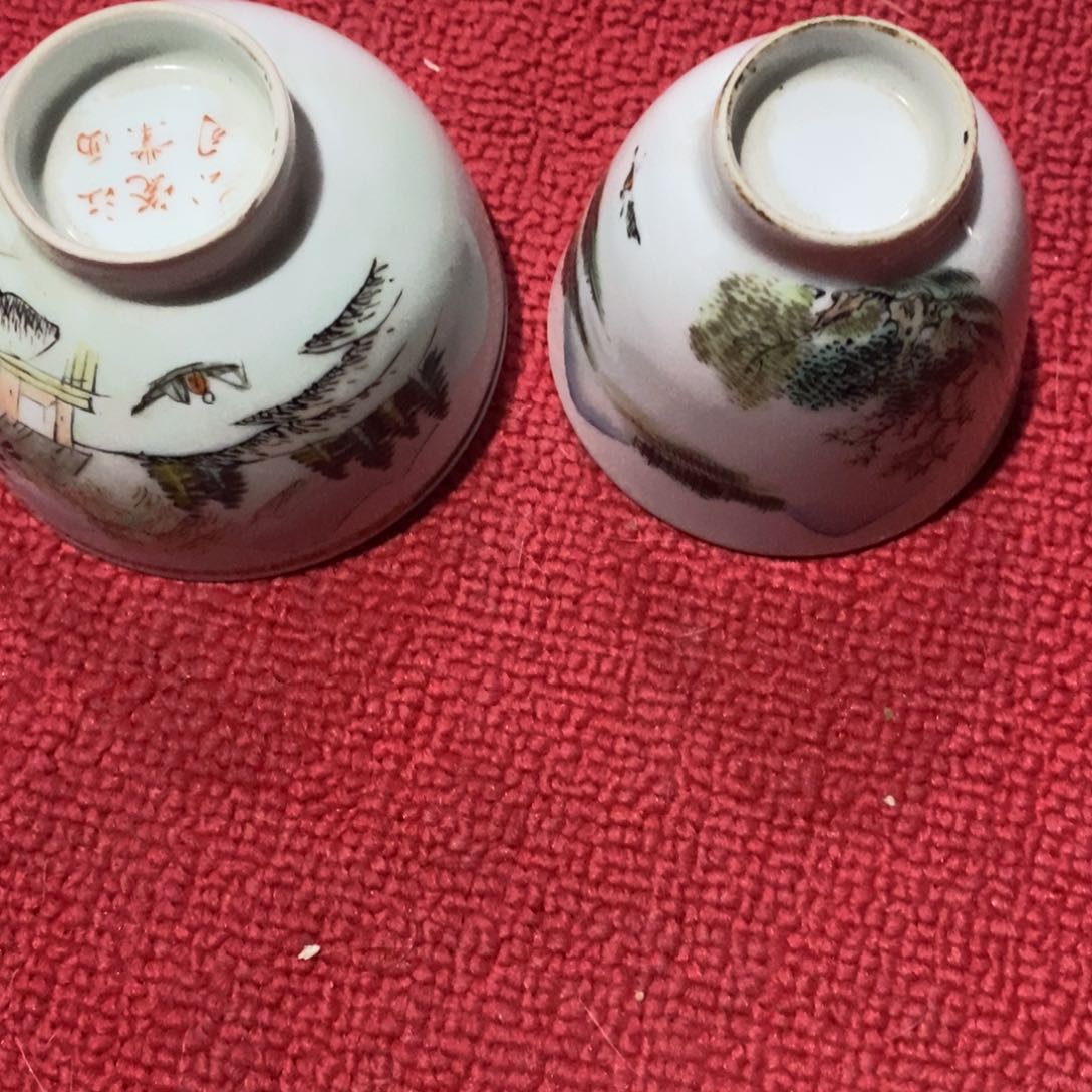 罐两个小碗中有一