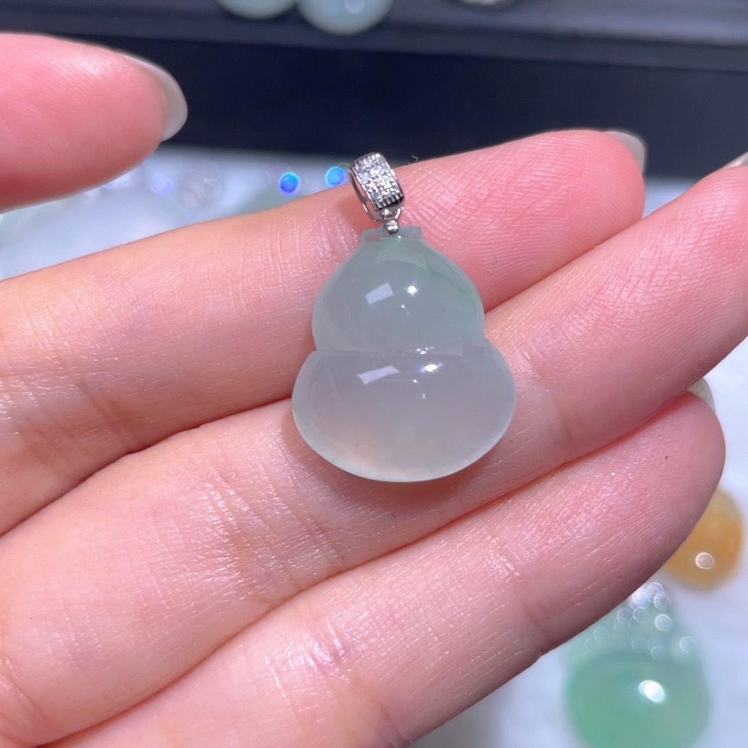 颈饰18K金镶嵌翡翠翡翠