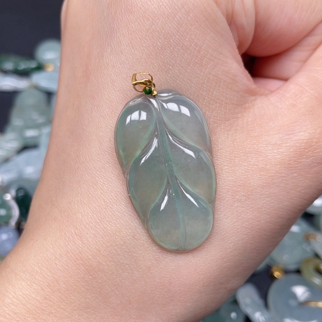 翡翠颈饰18K金镶嵌翡翠