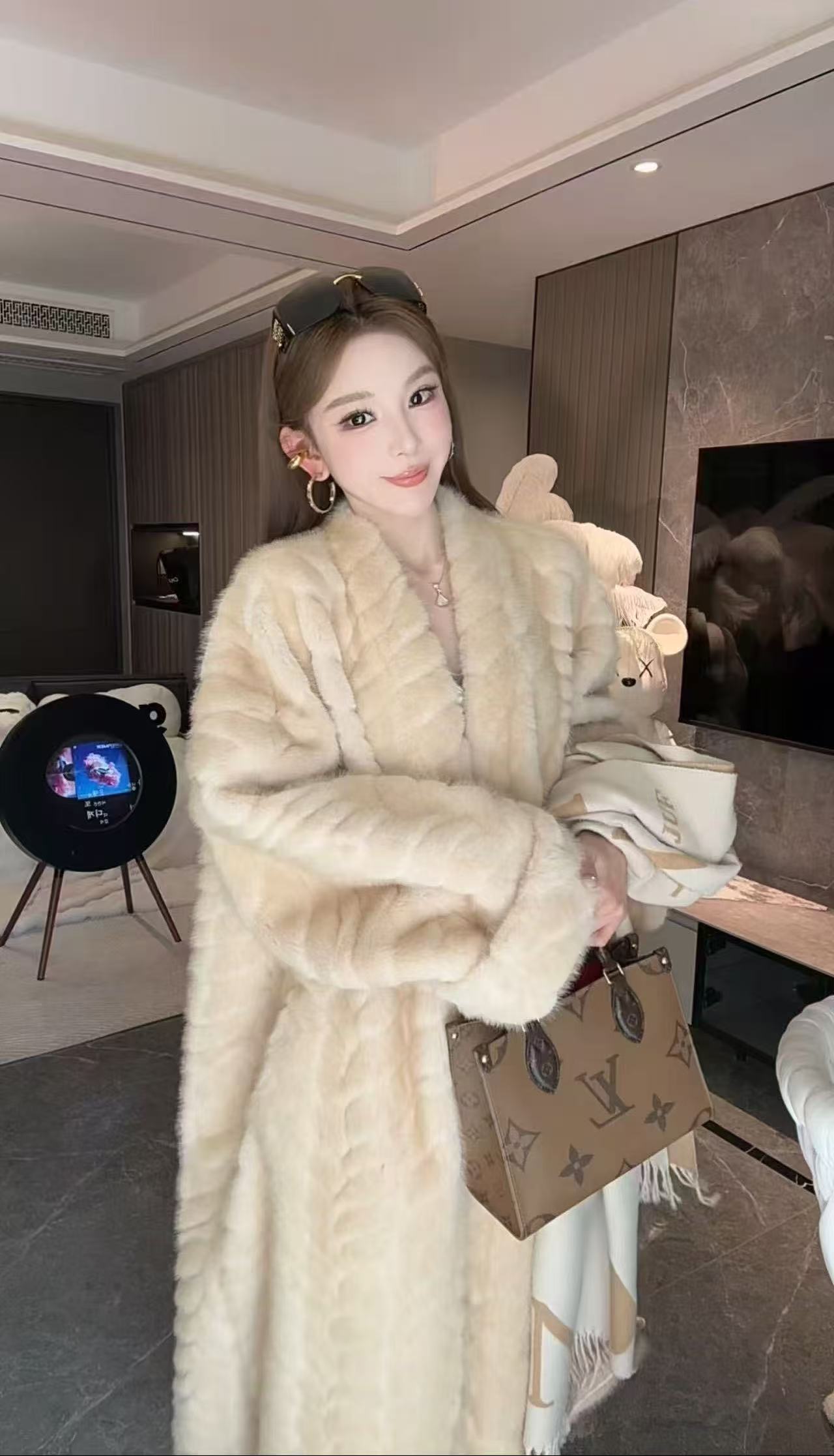 冬季新款韩系高级感长款环保金叶貂毛毛外套88158