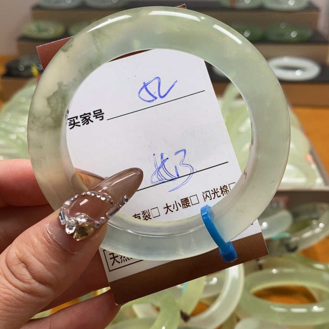 健***只未镶嵌蛇纹石玉手镯
