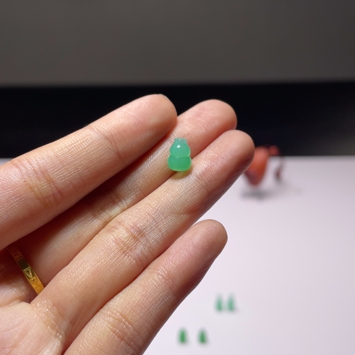 石英质玉（缅黄）未镶嵌颈饰