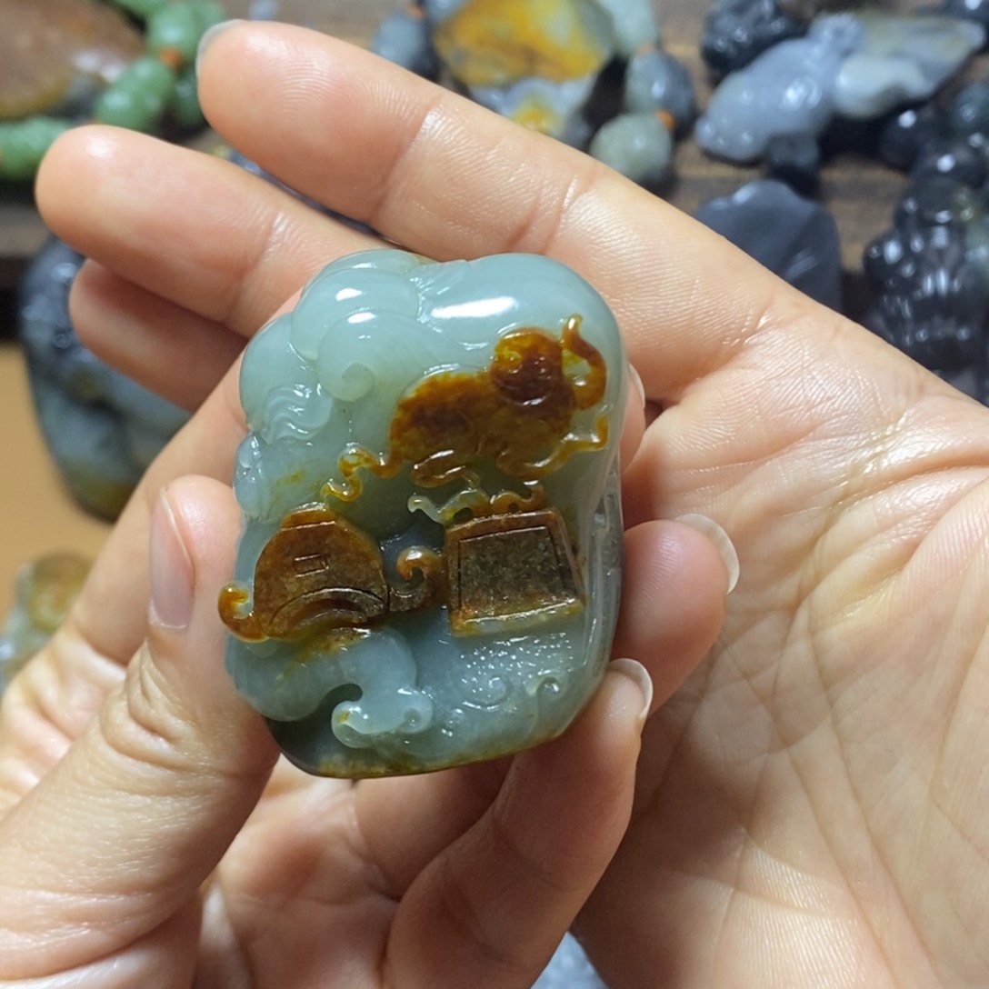 和田玉颈饰未镶嵌丘*机