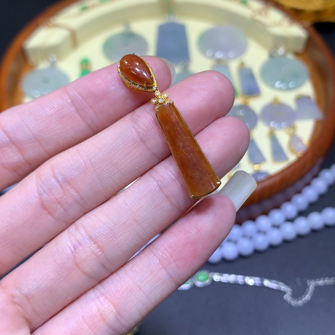 翡翠吊坠(不含链)18K金镶嵌