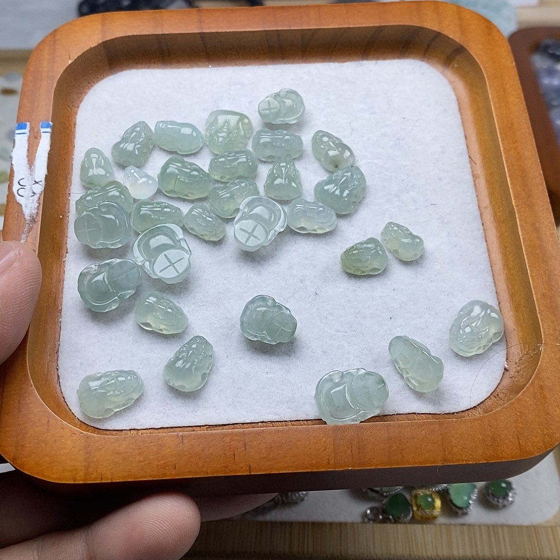 翡翠未镶嵌戒指大冰皮丘人挑