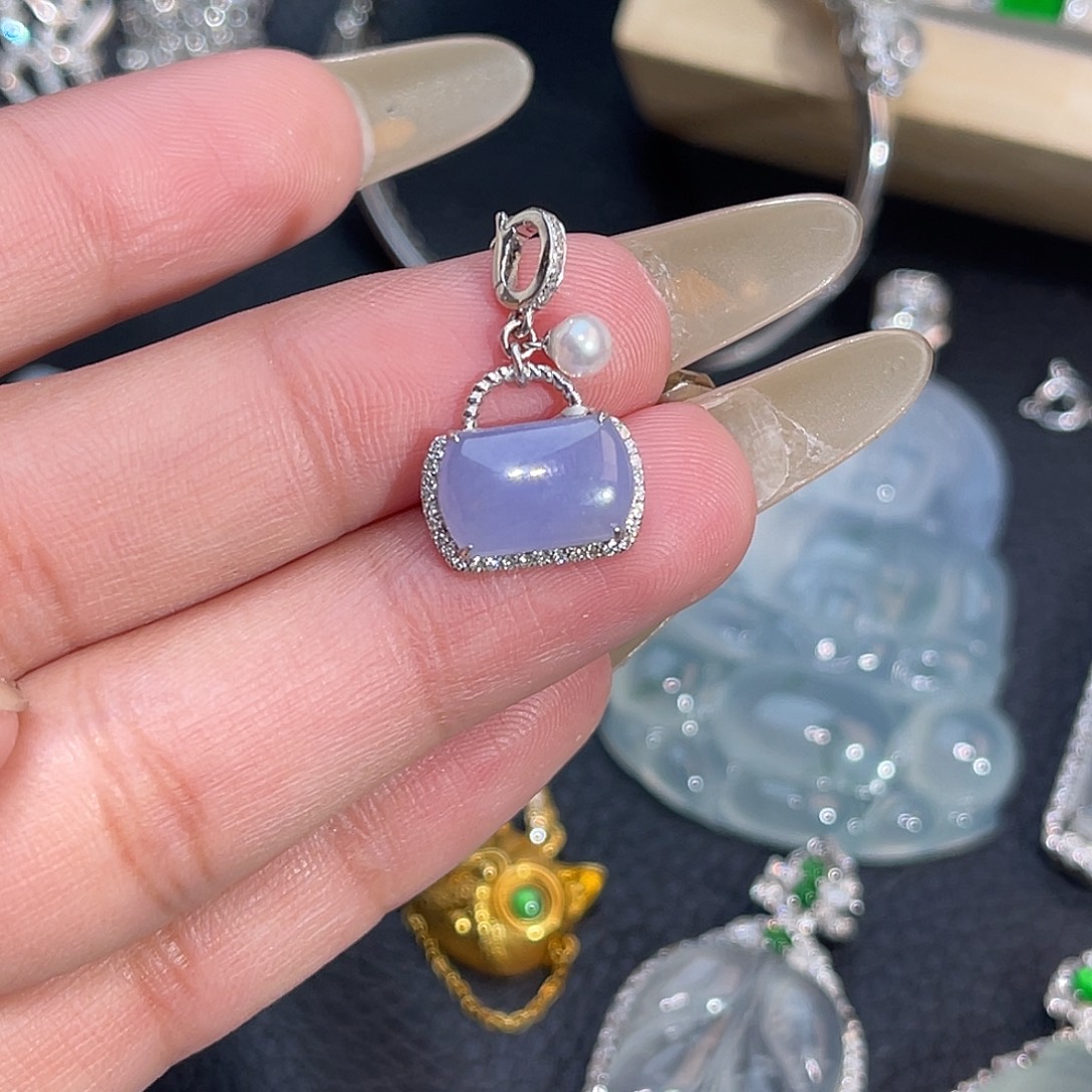 翡翠18K金镶嵌颈饰包包