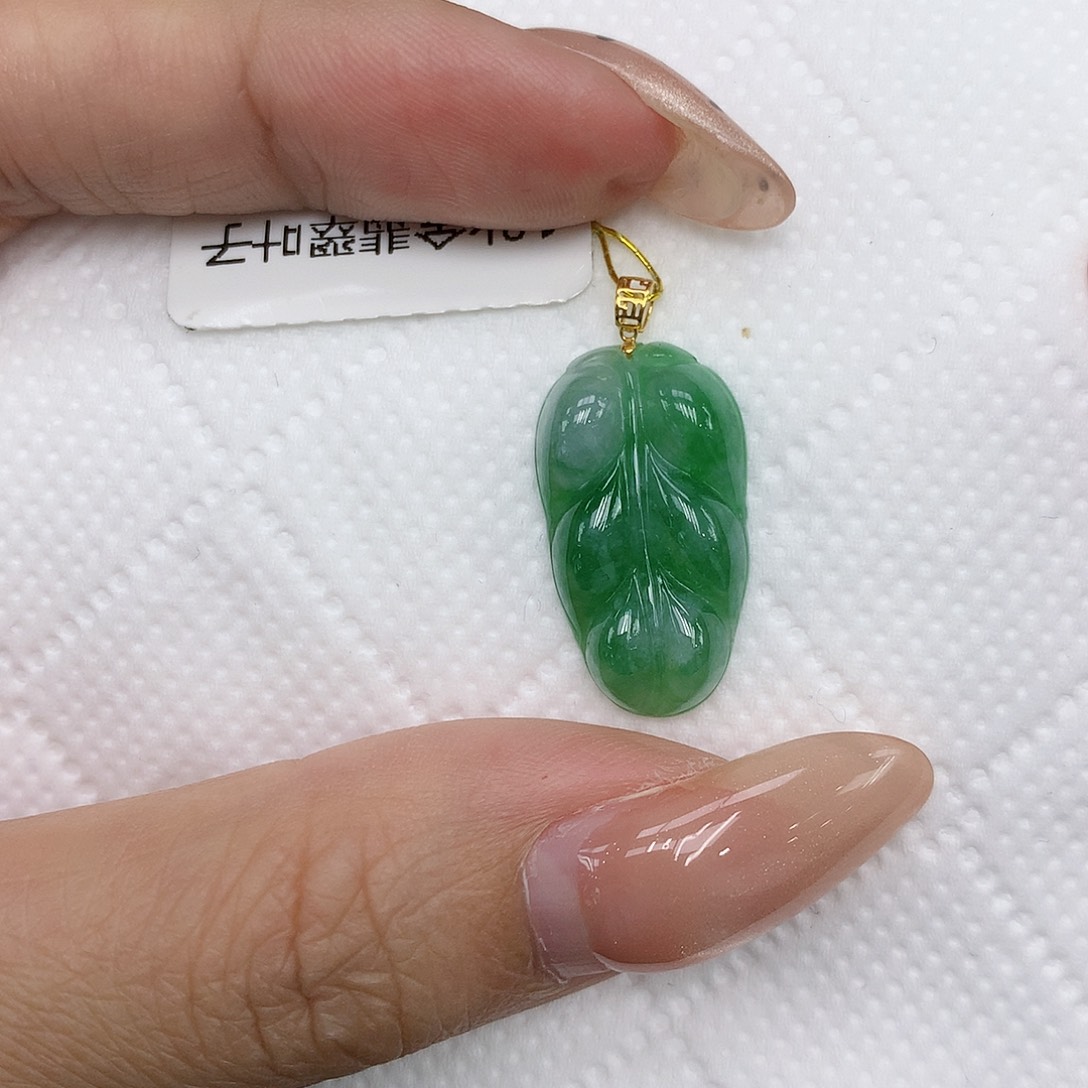 颈饰18K金镶嵌翡翠