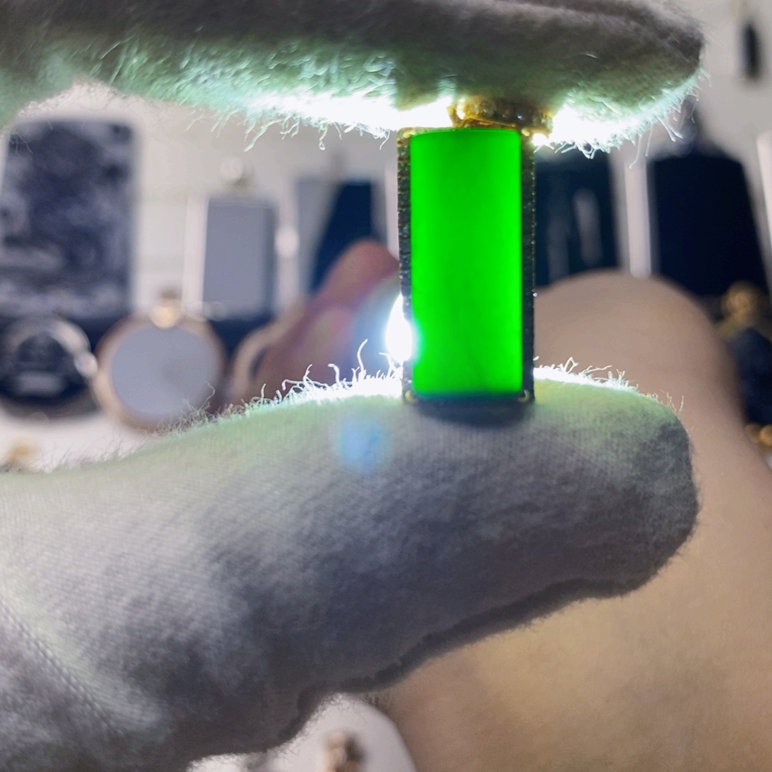 定制翡翠18K金镶嵌墨翠无事柱吊坠