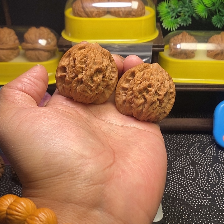 文玩核桃吊坠虎头44