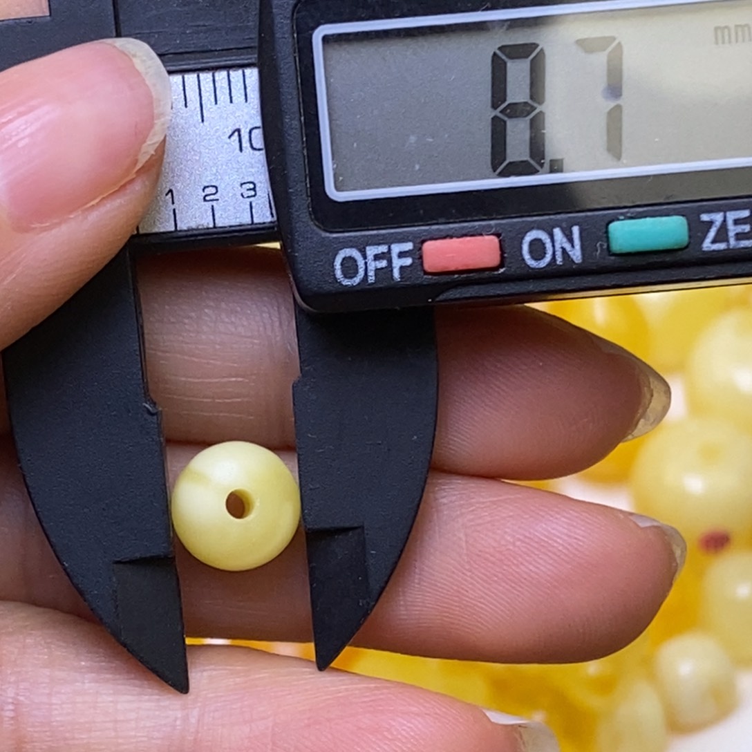 未镶嵌琥珀裸石珠子