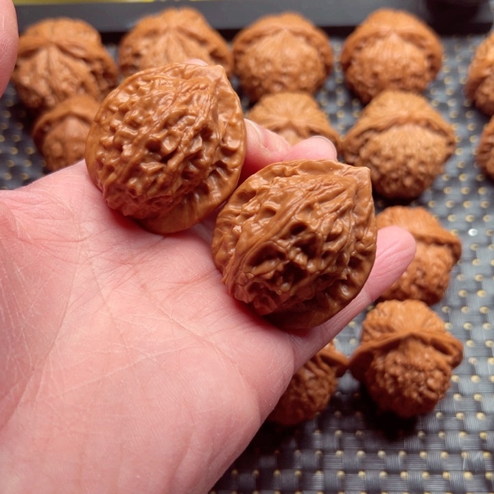 文玩核桃吊坠大红袍39